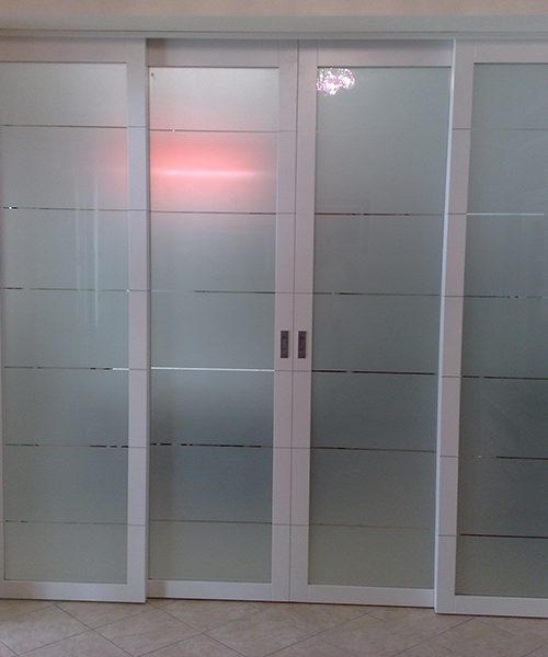 Porta scorrevole a 4 ante in vetro e alluminio padova ... Porta scorrevole esterna muro in vetro scuro