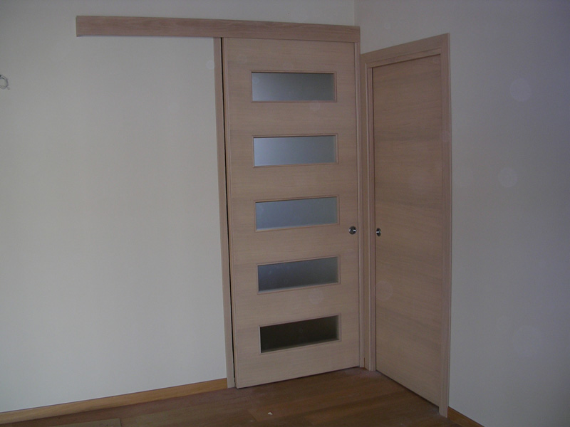 Porta scorrevole vetro e legno modello r padova realizzazione ... Porte scorrevoli vetro e legno