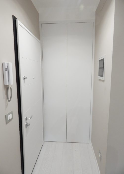 Armadio a muro su misura laccato