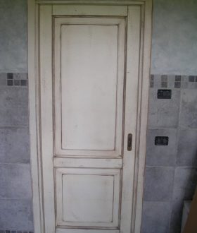 Porta in legno con dentino – Modello F