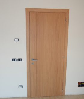 Porta in rovere miele con anuba – Modello C