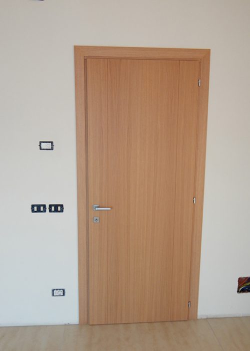 Porta in rovere naturale con anuba - Modello C