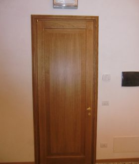 Porta in legno massiccio di rovere