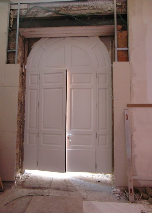 Portale d'ingresso in legno