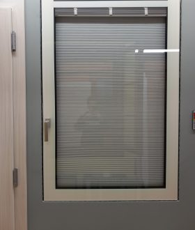 Tende oscuranti dentro vetro