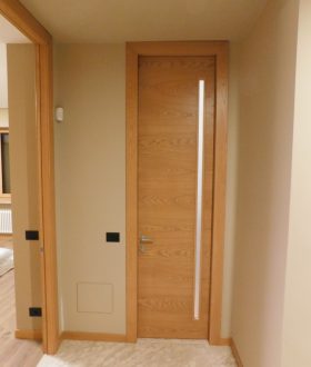 Porte interne in frassino a soffitto
